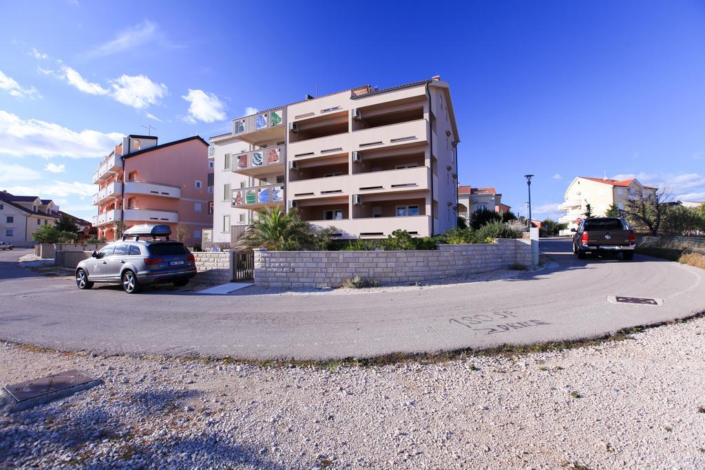 Apartments Miroslav Povljana Exteriér fotografie